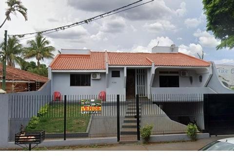 Casa à venda em Maringá, Zona 04, com 5 quartos, com 340 m²